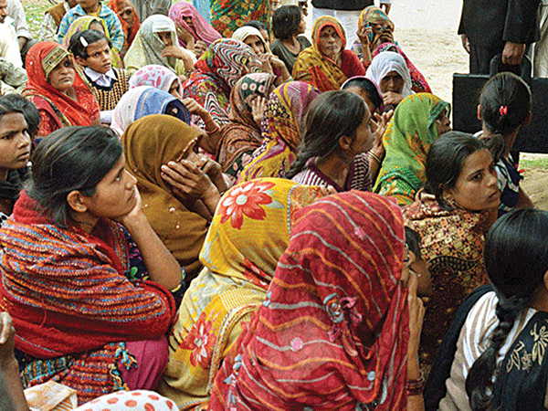 ದೇಶದ ಅರ್ಧದಷ್ಟು ಮಹಿಳೆಯರು ಇನ್ನೂ ಅನಕ್ಷರಸ್ಥರು!
