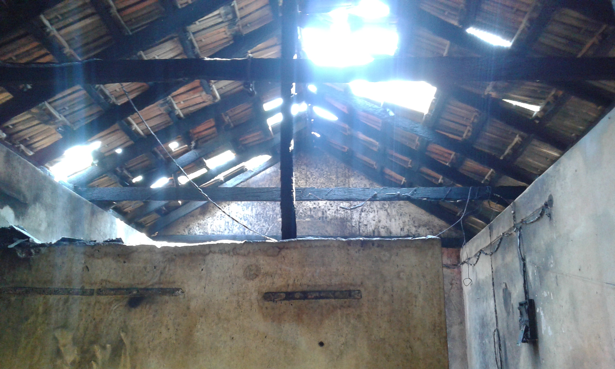 ಶಾರ್ಟ್ ಸಕ್ಯೂಟ್ : ಮನೆಗೆ ಬೆಂಕಿ; ಅಪಾರ ನಷ್ಟ