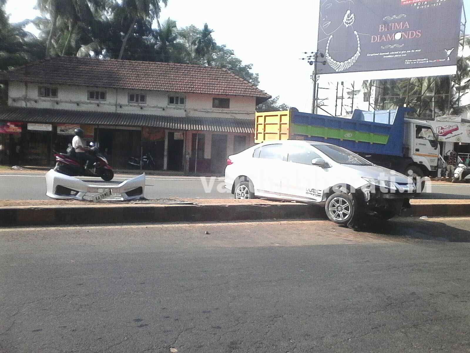 ಫರಂಗಿಪೇಟೆ: ನಿಯಂತ್ರಣ ತಪ್ಪಿ ರಸ್ತೆ ವಿಭಜಕಕ್ಕೆ ಢಿಕ್ಕಿ ಹೊಡೆದ ಕಾರು