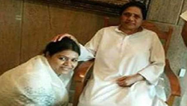 ಮಾಯಾ ಕಾಲು ಹಿಡಿದ ಫೋಟೊವನ್ನು ಫೇಸ್‌ಬುಕ್‌ಗೆ ರವಾನಿಸಿದ ಅಭ್ಯರ್ಥಿಗೆ ಟಿಕೆಟ್ ನಿರಾಕರಣೆ !