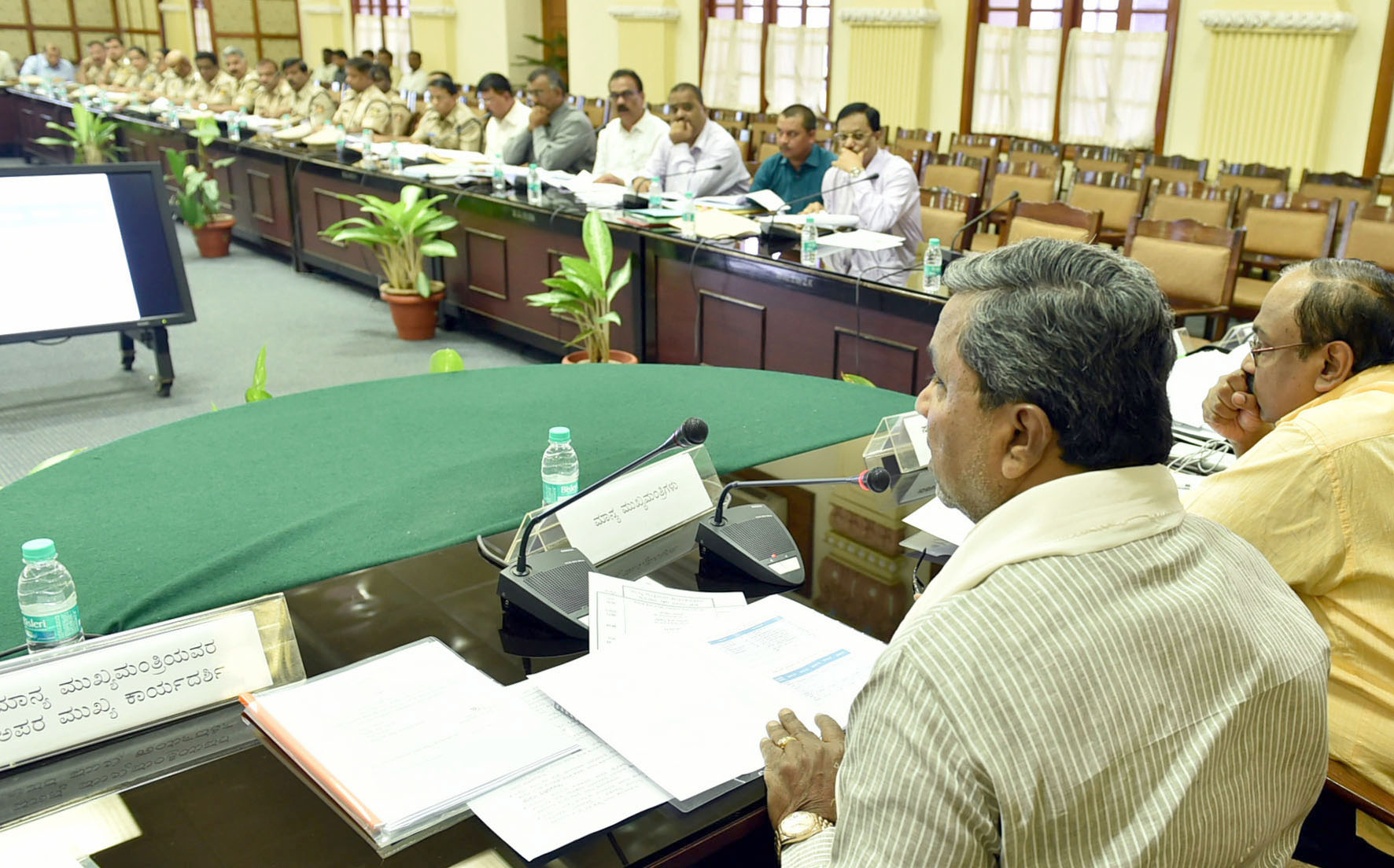 ಅನಧಿಕೃತ ಮದ್ಯ ಮಾರಾಟಕ್ಕೆ ತಡೆ: ಅಧಿಕಾರಿಗಳಿಗೆ ಸಿಎಂ ಖಡಕ್ ಸೂಚನೆ