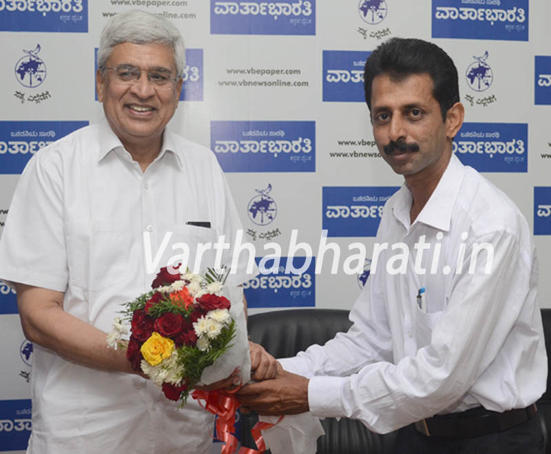 ಯುವಜನತೆಯನ್ನು ಪಕ್ಷದೆಡೆ ಸೆಳೆಯಲು ಯೋಜನೆ: ವಾರ್ತಾಭಾರತಿ ಕಚೇರಿಯಲ್ಲಿ ಪ್ರಕಾಶ್ ಕಾರಟ್