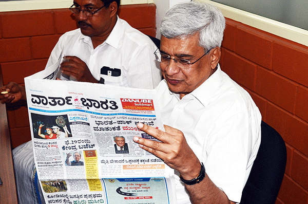 ವಾರ್ತಾಭಾರತಿ ಕಚೇರಿಗೆ ಪ್ರಕಾಶ್ ಕಾರಟ್ ಭೇಟಿ