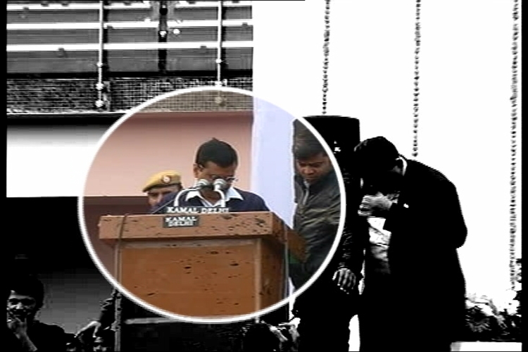 ಕೇಜ್ರಿವಾಲ್  ಮುಖಕ್ಕೆ ಶಾಯಿ ಎರಚಿದ ಮಹಿಳೆ !