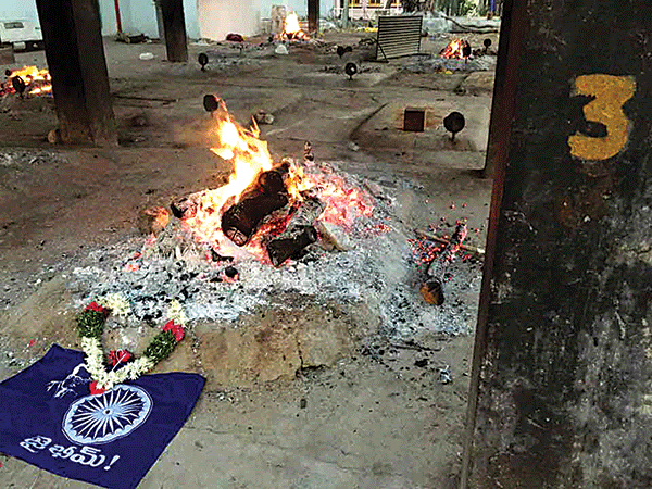 ರಹಸ್ಯವಾಗಿ ನಡೆದ ವೇಮುಲಾ ಅಂತ್ಯಸಂಸ್ಕಾರ