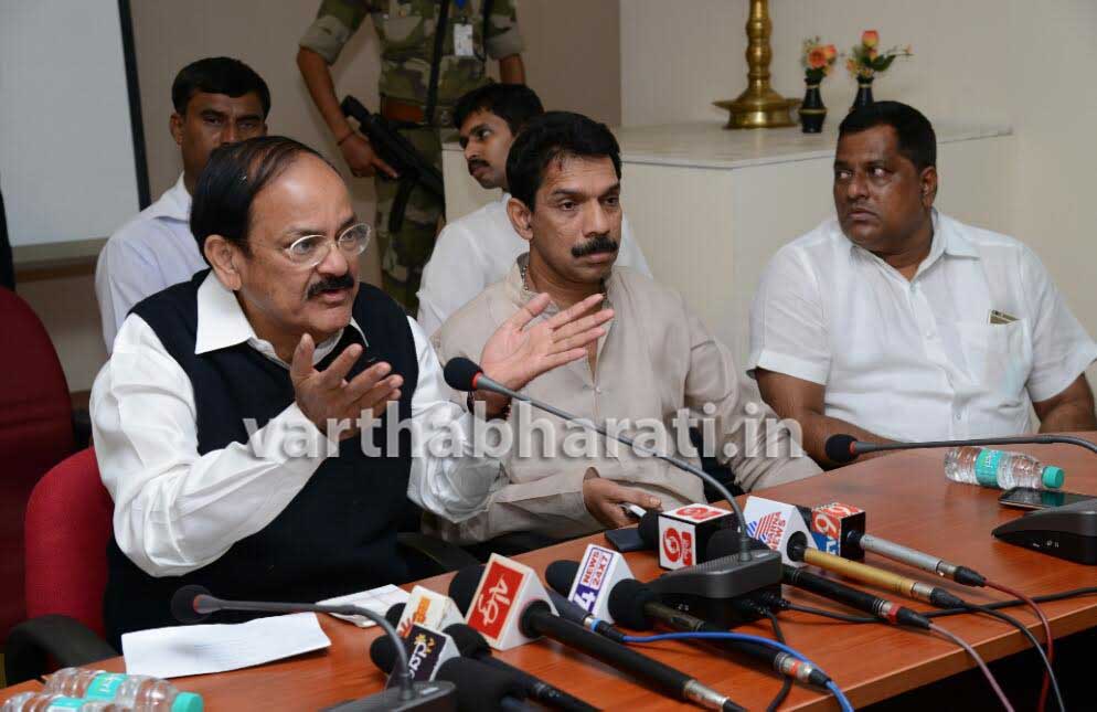 ದಲಿತ ವಿದ್ಯಾರ್ಥಿ ಆತ್ಮಹತ್ಯೆ ಪ್ರಕರಣದಲ್ಲಿ ವಿಪಕ್ಷಗಳ ಕೀಳು ರಾಜಕೀಯ : ಕೇಂದ್ರ ಸಚಿವ ವೆಂಕಯ್ಯ ನಾಯ್ಡು