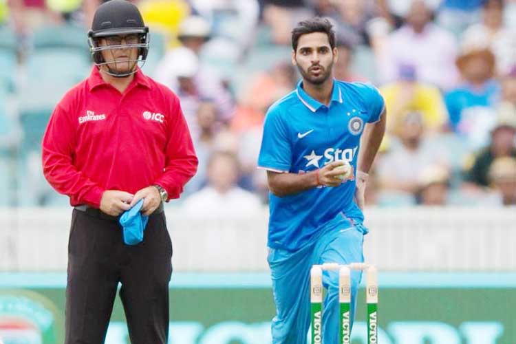 ಭಾರತ-ಆಸ್ಟ್ರೇಲಿಯ ಏಕದಿನ: ಹೆಲ್ಮೆಟ್ ಧರಿಸಿದ ಅಂಪೈರ್ ಜಾನ್ ವಾರ್ಡ್!