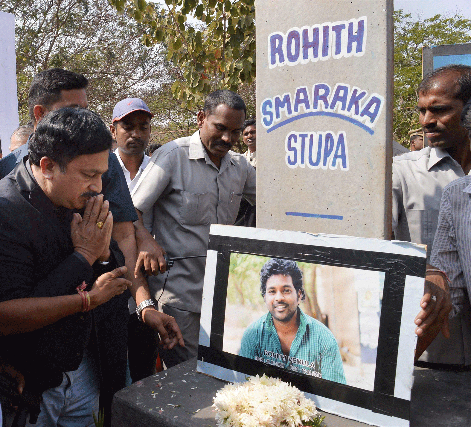 ರೋಹಿತ್ ಪರ ಪ್ರತಿಭಟನೆ: ಹೈದರಾಬಾದ್ ವಿವಿಯ ಹತ್ತು ಮಂದಿ ದಲಿತ ಪ್ರೊಫೆಸರ್‌ಗಳ ರಾಜೀನಾಮೆ