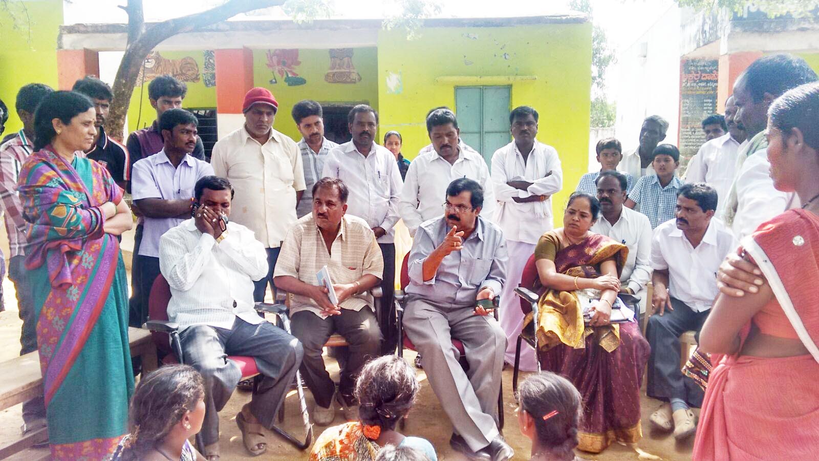 ಬಿಸಿಯೂಟ ಸೇವನೆಯಿಂದ ವಿದ್ಯಾರ್ಥಿಗಳು ಅಸ್ವಸ್ಥ ಶಾಲೆಗೆ ಅಧಿಕಾರಿಗಳ ತಂಡ ಭೇಟಿ