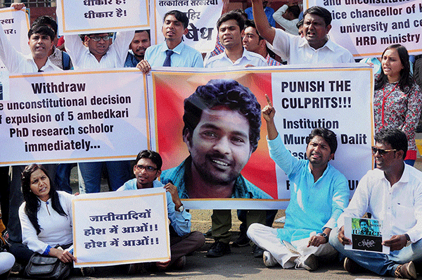 ಜನಾಕ್ರೋಶಕ್ಕೆ ಮಣಿದ ಹೈದರಾಬಾದ್ ವಿವಿ: ನಾಲ್ವರು ದಲಿತ ವಿದ್ಯಾರ್ಥಿಗಳ ಅಮಾನತು ರದ್ದು