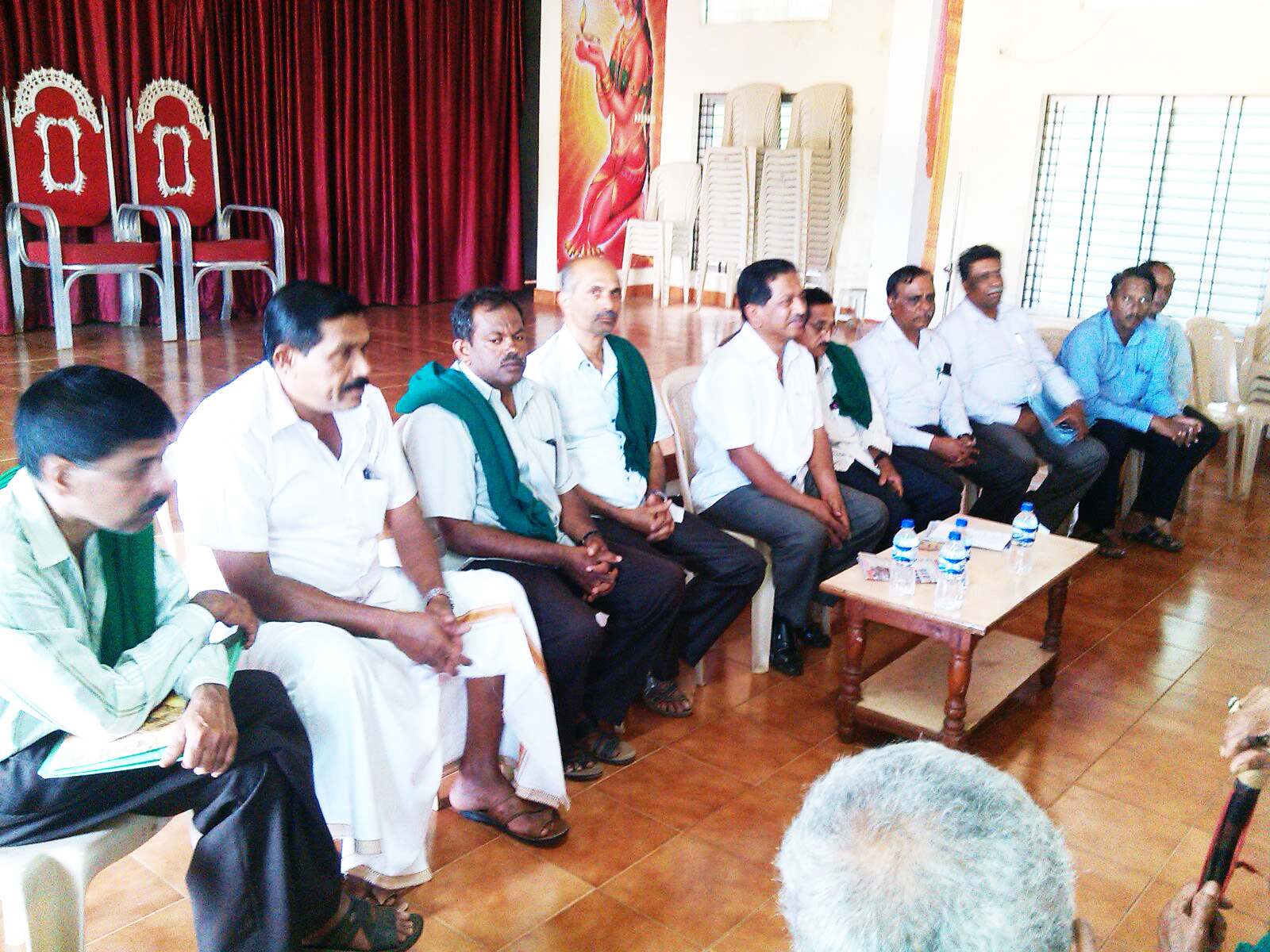 ಪರಿಹಾರ ನೀಡಿದ ಬಳಿಕ ವಿದ್ಯುತ್ ಟವರ್ ನಿರ್ಮಿಸಿ: ಕೆಪಿಸಿಟಿಎಲ್ ಅಧಿಕಾರಿಗಳಿಗೆ ಸಂತ್ರಸ್ತ ರೈತರ ಆಗ್ರಹ