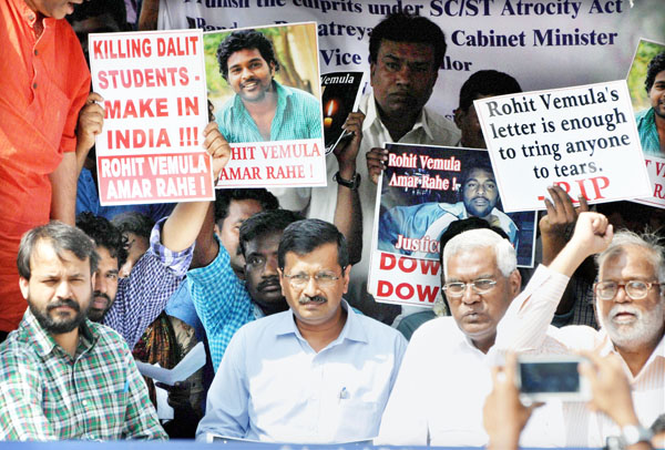 ದಲಿತ ವಿದ್ಯಾರ್ಥಿ ಆತ್ಮಹತ್ಯೆ ವಿರೋಧಿ ಧರಣಿಯಲ್ಲಿ ದಿಲ್ಲಿ ಮುಖ್ಯಮಂತ್ರಿ