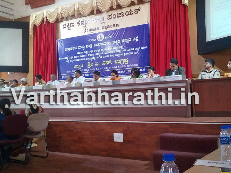 ಮಂಗಳೂರು :ಉಗ್ರಪ್ಪ ಅವರ ಉಗ್ರಾವತಾರಕ್ಕೆ ಕುಸಿದು ಬಿದ್ದ ಅಧಿಕಾರಿ.