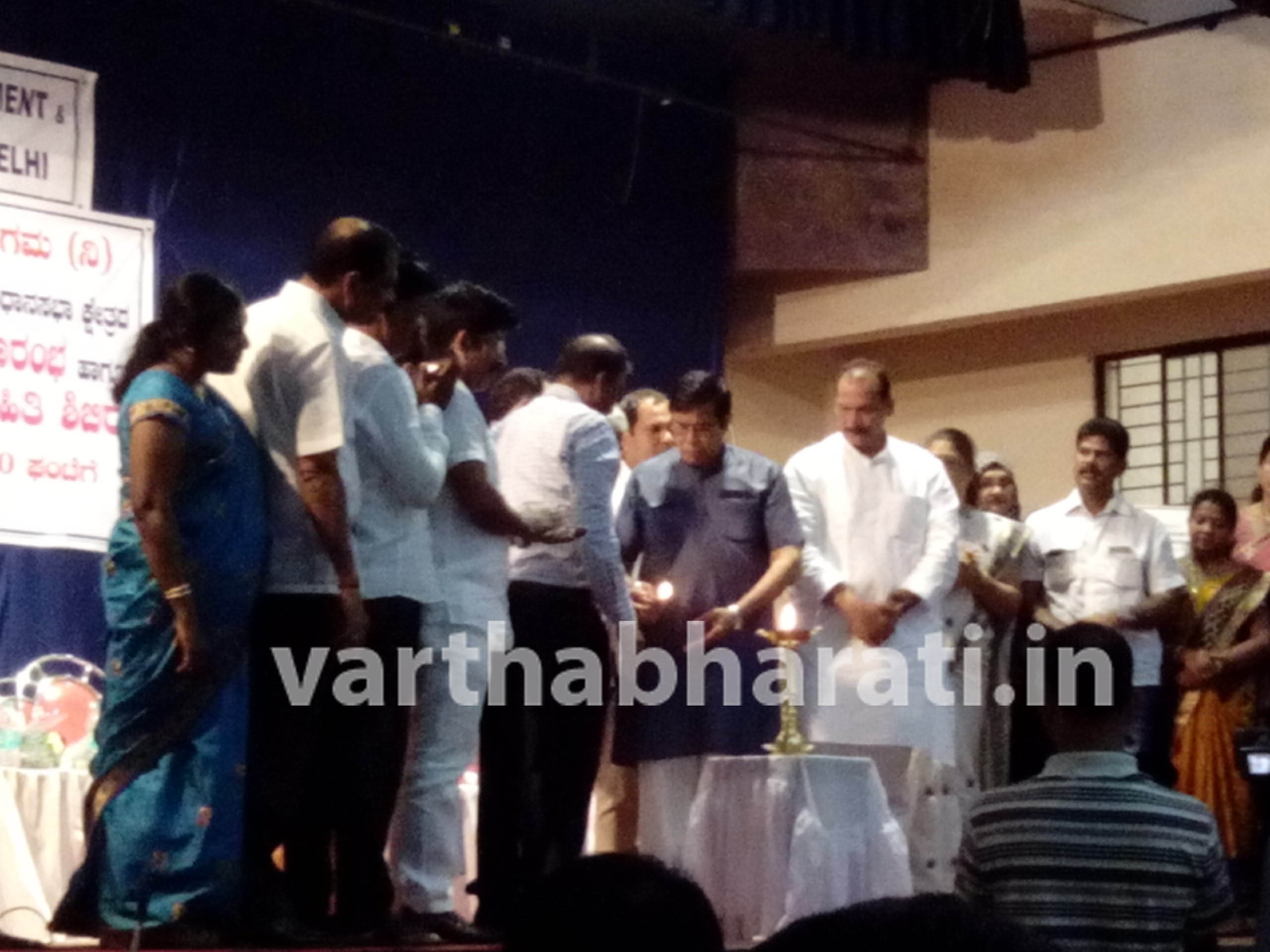 ಮಂಗಳೂರು: ಸಾಲ ಸೌಲಭ್ಯಗಳ ಚೆಕ್ ವಿತರಣೆ, ವಿದ್ಯಾರ್ಥಿಗಳಿಗೆ ಮಾಹಿತಿ ಶಿಬಿರ