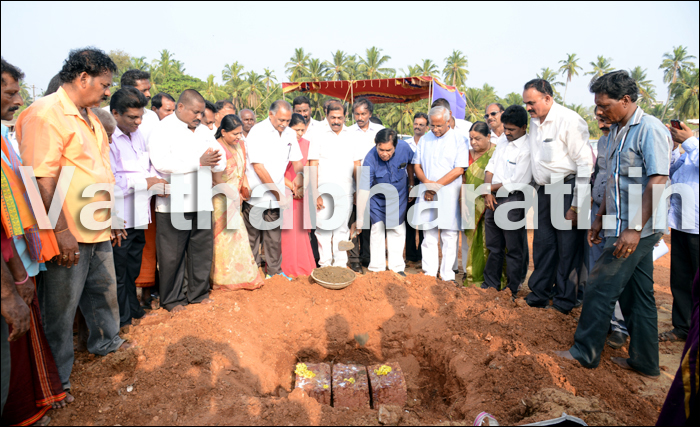 ಸುಲ್ತಾನ್ ಬತ್ತೇರಿಯಲ್ಲಿ 5 ಕೋಟಿ ವೆಚ್ಚದಲ್ಲಿ ಮೀನುಗಾರಿಕಾ ಜೆಟ್ಟಿಗೆ ಶಿಲಾನ್ಯಾಸ