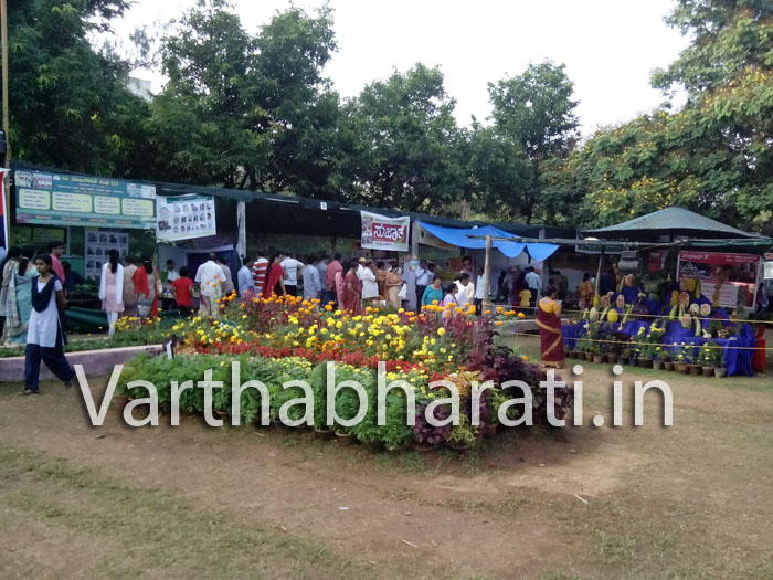 ಮಂಗಳೂರು :  ಕರಾವಳಿ ಉತ್ಸವ - ಜನಾಕರ್ಷಣೆಯ ಫಲಪುಷ್ಪ ಪ್ರದರ್ಶನ