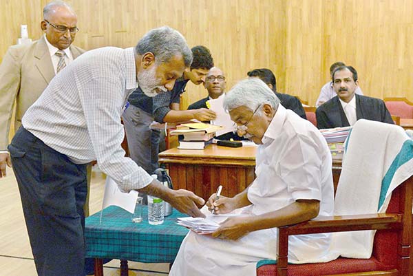 ನ್ಯಾಯಾಂಗ ಆಯೋಗದ ಎದುರು ಕೇರಳದ ಮುಖ್ಯಮಂತ್ರಿ ಹಾಜರು  ಸೌರ ಘಟಕ ಹಗರಣ