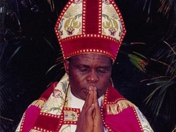 ಲಂಡನ್‌ನಲ್ಲೊಬ್ಬ ಕ್ಯಾನ್ಸರ್, ಏಡ್ಸ್‌ಗಳಿಗೆ ನಕಲಿ ಮದ್ದು ವಿತರಿಸುತ್ತಿರುವ ಆರ್ಚ್ ಬಿಷಪ್‌