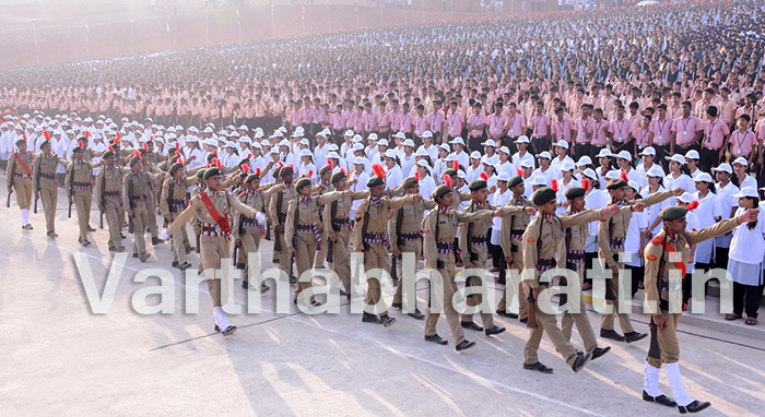 ಮೂಡುಬಿದಿರೆ: ಹಿರಿಯ ಹಾಗೂ ಕಿರಿಯ ಎನ್.ಸಿ.ಸಿ. ವಿದ್ಯಾರ್ಥಿಗಳಿಗೆ ಪಥಸಂಚಲನ ಸ್ಪರ್ಧೆ