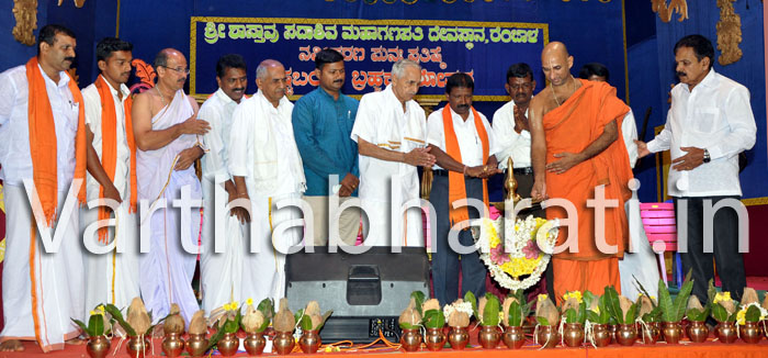 ರೆಂಜಾಳದಲ್ಲಿ ಬ್ರಹ್ಮಕಲಶೋತ್ಸವ ಸಂಭ್ರಮ ಸುಳ್ಯ: ದೈವ ಭಕ್ತಿಯಿಂದ ಬದುಕಿನ ಉದ್ಧಾರ-ಸುಬ್ರಹ್ಮಣ್ಯ ಸ್ವಾಮೀಜಿ