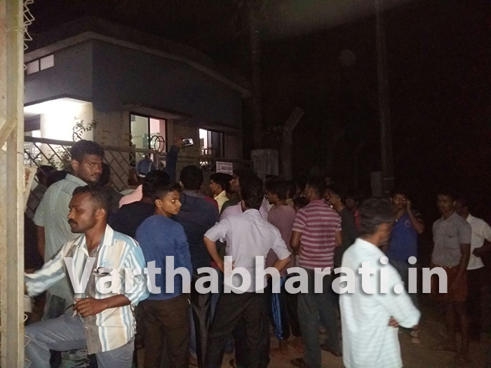 ಕಡಬ : ವಿದ್ಯುತ್ ಸಮಸ್ಯೆ - ಗ್ರಾಮಸ್ಥರಿಂದ ಕಡಬ ಮೆಸ್ಕಾಂ ಕಛೇರಿಗೆ ಮುತ್ತಿಗೆ