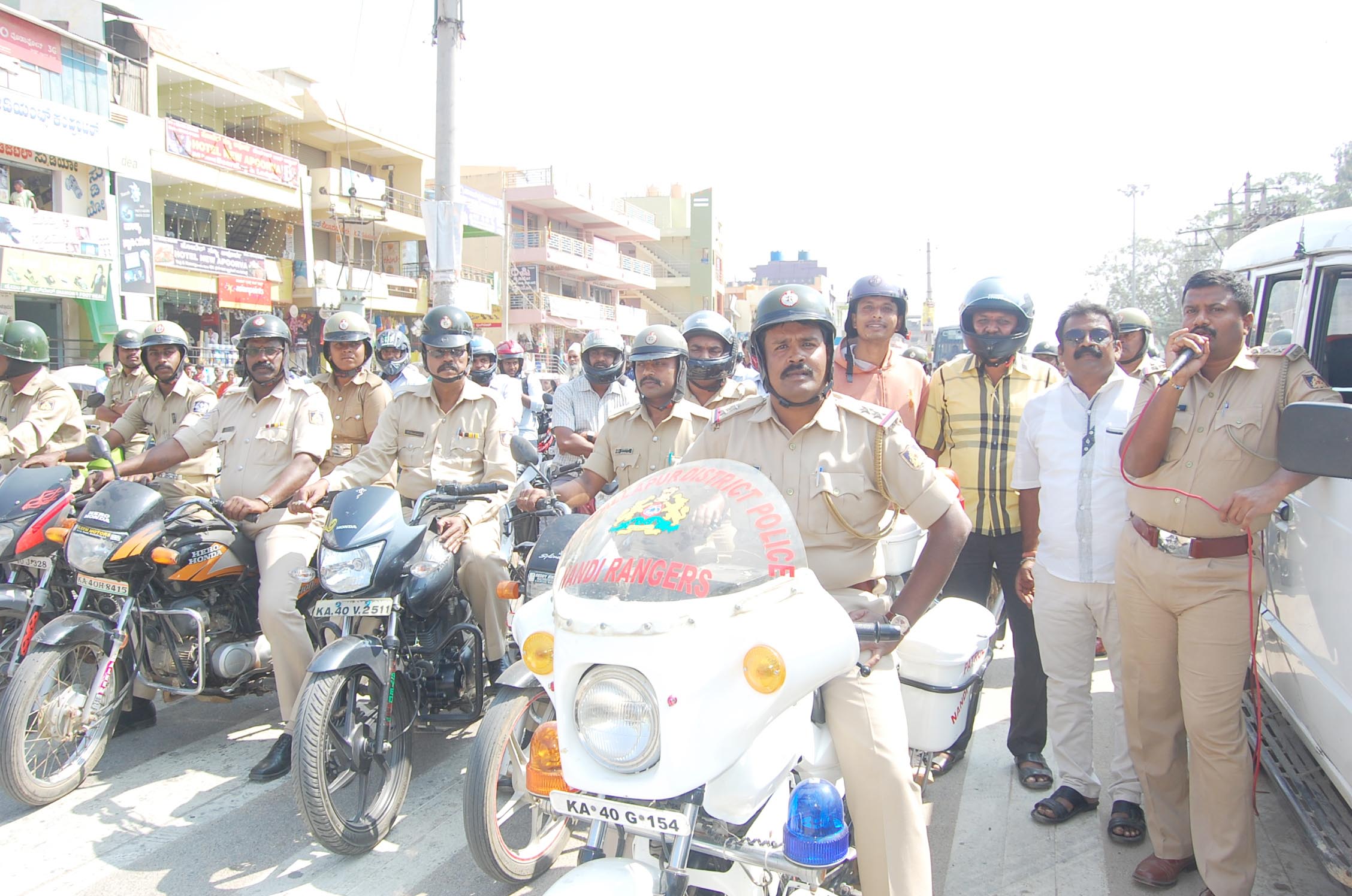 ಪ್ರಾಣ ರಕ್ಷಣೆಗಾಗಿ ಹೆಲ್ಮೆಟ್ ಧರಿಸಿ: ಸಿ.ವಸಂತ್