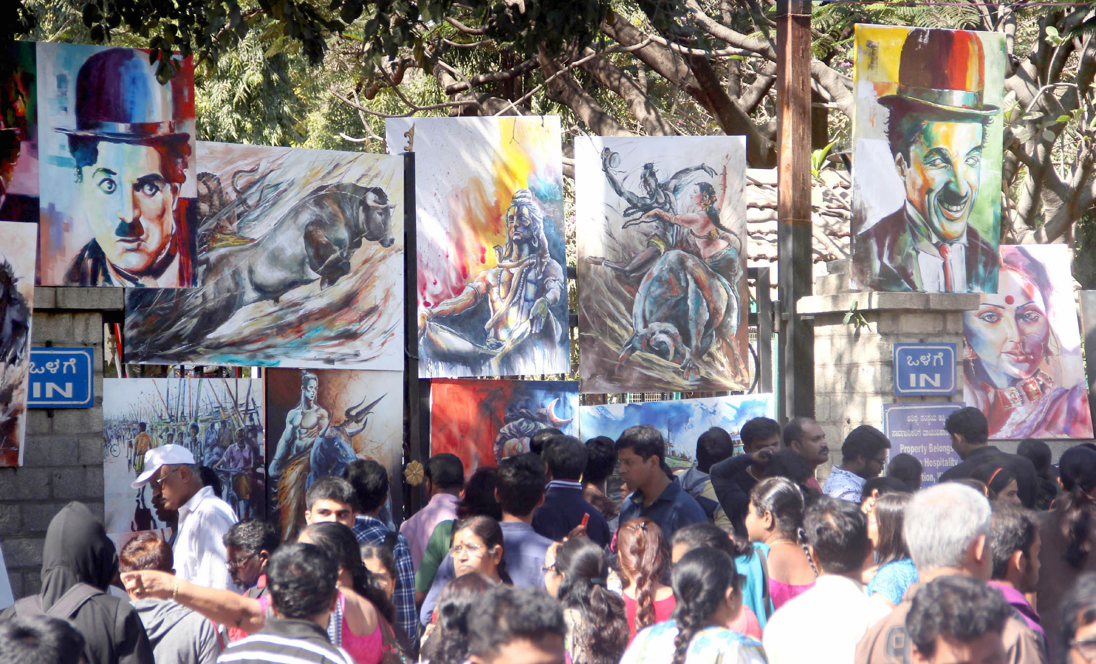 ‘ಚಿತ್ರಸಂತೆ’ಯಲ್ಲಿ ಕಲಾಕೃತಿಗಳ ಭರ್ಜರಿ ಮಾರಾಟ ‘ಚಿತ್ರಸಂತೆ’ಯಲ್ಲಿ ಕಲಾಕೃತಿಗಳ ಭರ್ಜರಿ ಮಾರಾಟ