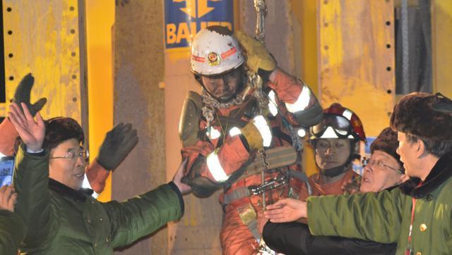 ಚೀನಾದ ಗಣಿಯಲ್ಲಿ ಸಿಲುಕಿಕೊಂಡ ನಾಲ್ವರು ಕಾರ್ಮಿಕರು 36 ದಿನಗಳ ಬಳಿಕ ಪವಾಡಸದೃಶ  ಪಾರು !