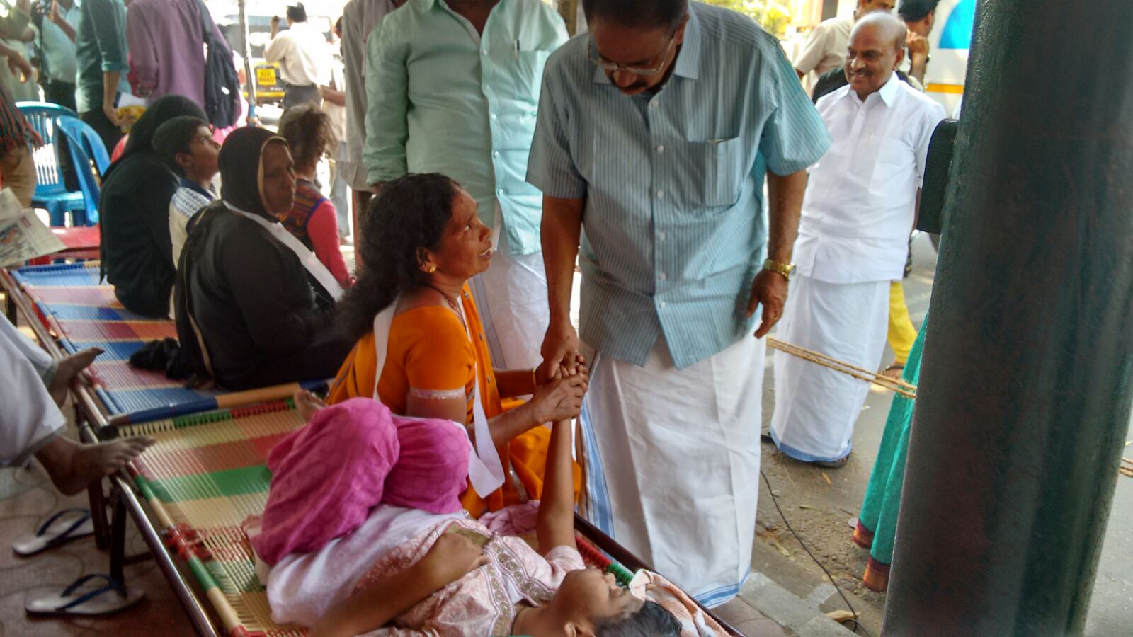 ಕಾಸರಗೋಡು : ಐದನೆ ದಿನಕ್ಕೆ ಕಾಲಿಟ್ಟ  ಎಂಡೋಸಲ್ಫಾನ್ ಸಂತ್ರಸ್ಥರ ಧರಣಿ