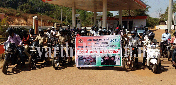 ಕಡಬದಲ್ಲಿ ‘ಹೆಲ್ಮೆಟ್ ಧರಿಸಿ, ಪ್ರಾಣ ಉಳಿಸಿ’ ಜನಜಾಗೃತಿ ಕಾರ್ಯಕ್ರಮ