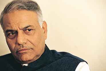 ಮುಂದಿನ ಚುನಾವಣೆಯಲ್ಲಿ ಇವರನ್ನು ಜನ ಮಣ್ಣು ಮುಕ್ಕಿಸುತ್ತಾರೆ ಎಂದು ಮೋದಿ ಬಗ್ಗೆ ಹೇಳಿದ್ದು ಹಿರಿಯ ಬಿಜೆಪಿ ನಾಯಕ !