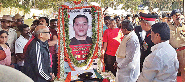 ಲೆ.ಕ. ನಿರಂಜನ್‌ಕುಮಾರ್ ಅಂತಿಮ ದರ್ಶನಕ್ಕೆ ಜನಸಾಗರ