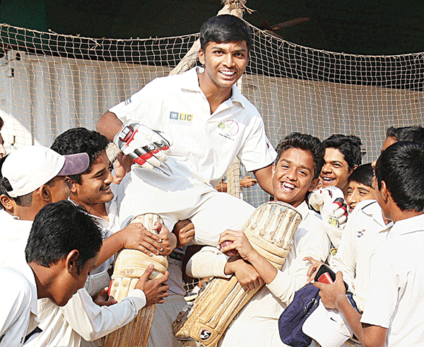 ಕ್ರಿಕೆಟ್ ಇತಿಹಾಸದಲ್ಲೇ ಹೊಸ ದಾಖಲೆ:  323 ಎಸೆತಗಳಲ್ಲಿ 1,009 ರನ್