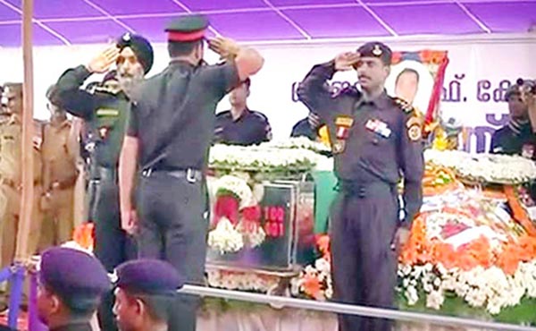 ಸಕಲ ಸರಕಾರಿ ಗೌರವಗಳೊಂದಿಗೆ ಲೆ.ಕ.ನಿರಂಜನ್‌ಗೆ ಅಂತಿಮ ವಿದಾಯ