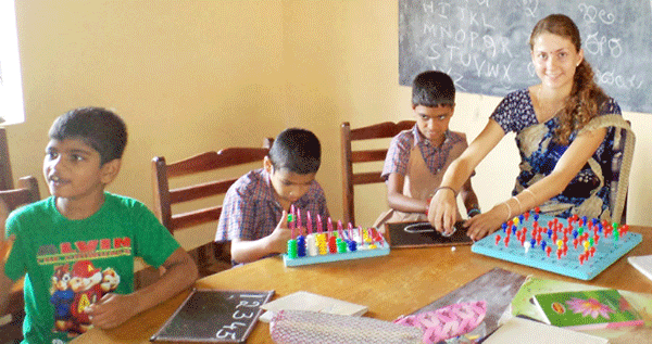 ಚೇತನ ವಿಶೇಷ ಶಾಲೆಯಲ್ಲೊಂದು ಹೊಸತನ: ಬೋಧನೆಗೆ ಬಂದ ಜರ್ಮನ್ ಯುವತಿ ಚೇತನ ವಿಶೇಷ ಶಾಲೆಯಲ್ಲೊಂದು ಹೊಸತನ: ಬೋಧನೆಗೆ ಬಂದ ಜರ್ಮನ್ ಯುವತಿ