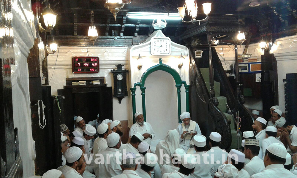 ಝೀನತ್ ಭಕ್ಷ್ ಕೇಂದ್ರ ಜುಮಾ ಮಸೀದಿಯಲ್ಲಿ ಮೌಲೂದ್ ಪಾರಾಯಣ