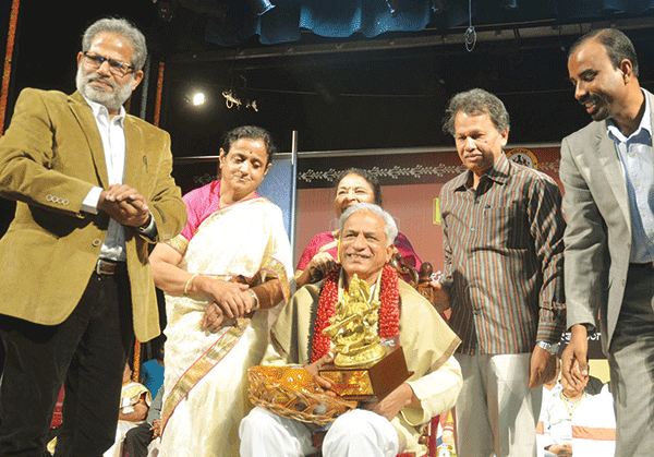 ಪ್ರಶಸ್ತಿ ಸ್ವೀಕರಿಸುವವರನ್ನು ಶಂಕಿಸಬಾರದು: ಬರಗೂರು