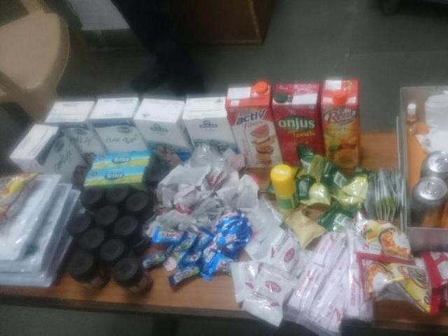 ಚೆನ್ನೈ ವಿಮಾನ ನಿಲ್ದಾಣದ ಅಧಿಕಾರಿಗಳು ಕದ್ದ  ವಸ್ತುಗಳನ್ನು  ವಶಪಡಿಸಿಕೊಂಡಿದ್ದು ಯಾರಿಂದ ಗೊತ್ತೇ ?