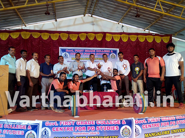 ಅಂತರ್ ಕಾಲೇಜು ಪವರ್ ಲಿಫ್ಟಿಂಗ್ ಚಾಂಪಿಯನ್‌ಶಿಪ್ - ಆಳ್ವಾಸ್ ಕಾಲೇಜಿಗೆ ಸಮಗ್ರ ಪ್ರಶಸ್ತಿ