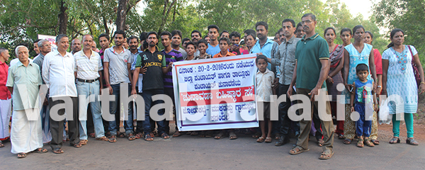 ಡಾಮರೀಕರಣವಾಗದ ಕಡಂದಲೆ ರಸ್ತೆ : ಮುಕ್ಕಡಪ್ಪು ಗ್ರಾಮಸ್ಥರಿಂದ ಚುನಾವಣೆ ಬಹಿಷ್ಕಾರ