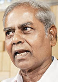 ಕೃಷಿ ಜಮೀನು ಖರೀದಿಗೆ ಆದಾಯ ಮಿತಿ ಹೆಚ್ಚಳ: ಹೈಕೋರ್ಟ್ ತೀರ್ಪಿಗೆ ಎಸ್.ಆರ್.ಹಿರೇಮಠ್ ಆಕ್ಷೇಪ