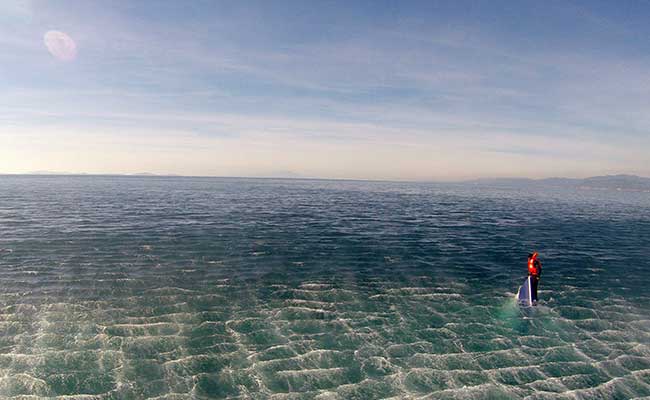 ಮುಳುಗುತ್ತಿದ್ದ ದೋಣಿಯಿಂದ ಸಿರಿಯ ನಿರಾಶ್ರಿತನ ನಾಟಕೀಯ ರಕ್ಷಣೆ