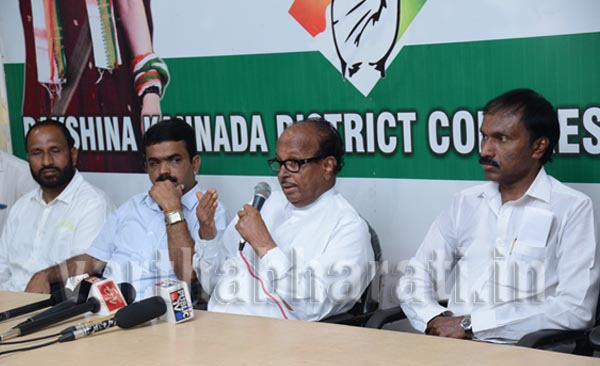 ನನ್ನನ್ನು ಕೆಣಕಬೇಡಿ: ಮೊಯ್ಲಿಗೆ ಪೂಜಾರಿ ಎಚ್ಚರಿಕೆ ಕಾಂಗ್ರೆಸ್ ಬಣ ರಾಜಕೀಯ ಬಹಿರಂಗ