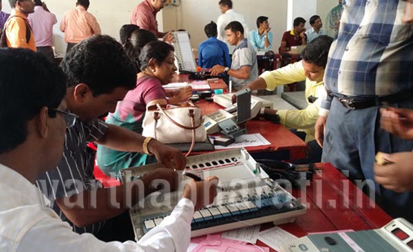 ಜಿ.ಪಂ. ತಾ.ಪಂ. ಚುನಾವಣೆಗೆ ಅಭ್ಯರ್ಥಿಗಳ ಪಟ್ಟಿ ಜೋಡಣೆ: ಜಿಲ್ಲಾಧಿಕಾರಿ ಎ.ಬಿ. ಇಬ್ರಾಹಿಂ ಭೇಟಿ