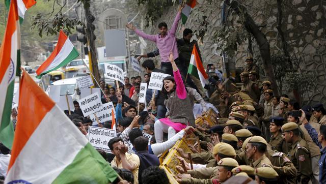 ಪಾಟಿಯಾಲ ಹೌಸ್ ಹಲ್ಲೆ ಪ್ರಕರಣ ಪತ್ರಕರ್ತರು, ಉಪನ್ಯಾಸಕರಿಂದ ಬೃಹತ್ ಪ್ರತಿಭಟನೆ