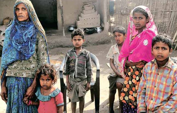 ಬಾಲಕಿ ಕೇಳಿದ್ದು ಸ್ವಲ್ಪ ಆಹಾರ, ಸಿಕ್ಕಿದ್ದು ಪೆಟ್ಟು, ಪ್ರಶ್ನಿಸಿದ ತಂದೆಯನ್ನು ಕೊಂದೇ ಹಾಕಿದರು!