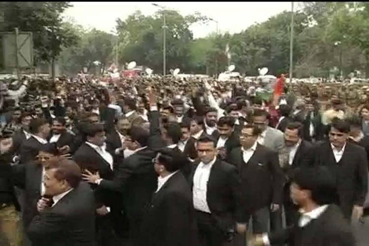 ಕನ್ಹಯ್ಯಾ ಕುಮಾರ್  ಜಾಮೀನು ಕೋರಿ ದಿಲ್ಲಿ ಹೈಕೋರ್ಟ್‌‌ಗೆ; ಇಂಡಿಯಾ ಗೇಟ್‌ನಲ್ಲಿ ವಕೀಲರ ಪ್ರತಿಭಟನೆ