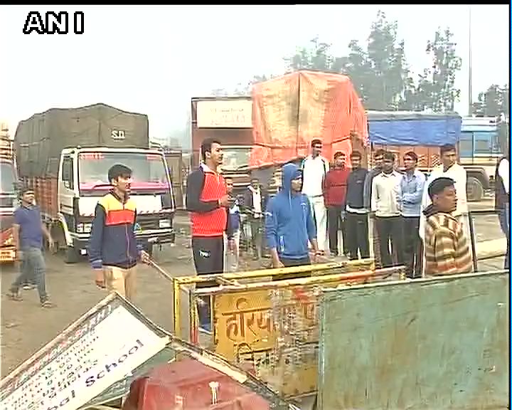 ಹರ್ಯಾಣದಲ್ಲಿ ಮುಂದುವರಿದ ಜಾಟ್ ಸಮುದಾಯದ ಪ್ರತಿಭಟನೆ;  ರೈಲು ನಿಲ್ದಾಣಕ್ಕೆ ಬೆಂಕಿ, ಹೈವೇ ಬಂದ್‌