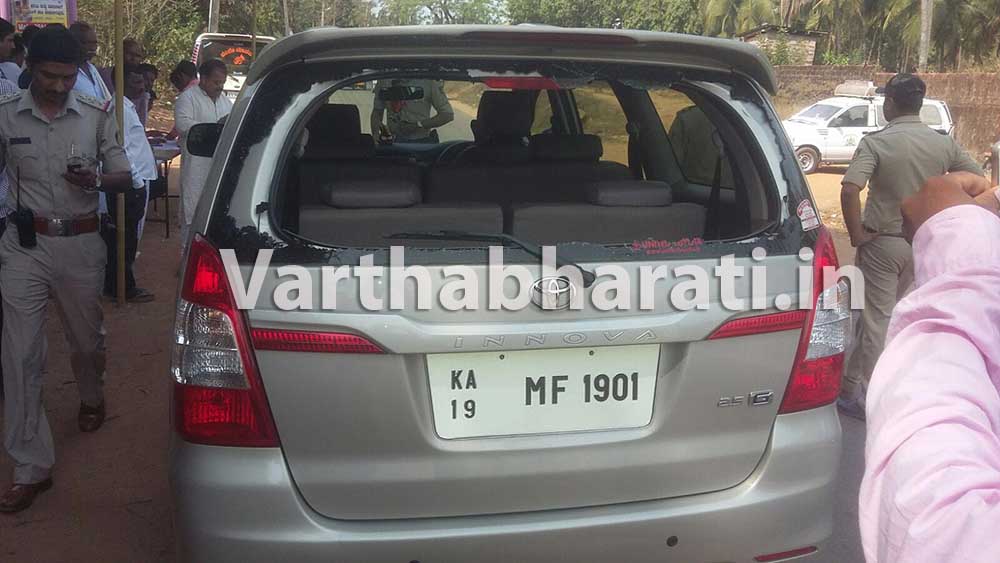 ಅಡ್ಡೂರಿನಲ್ಲಿ ಮಾತಿನ ಚಕಮಕಿ: ಕಾರಿಗೆ ಕಲ್ಲು ತೂರಾಟ