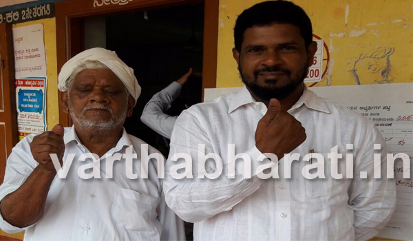 ತಮ್ಮ ಹಕ್ಕು ಚಲಾಯಿಸಿದ ಸಂಭ್ರಮವನ್ನು ಸೆಲ್ಫಿ ಮೂಲಕ ಹಂಚಿಕೊಂಡ ಗಣ್ಯ ಮತದಾರರು